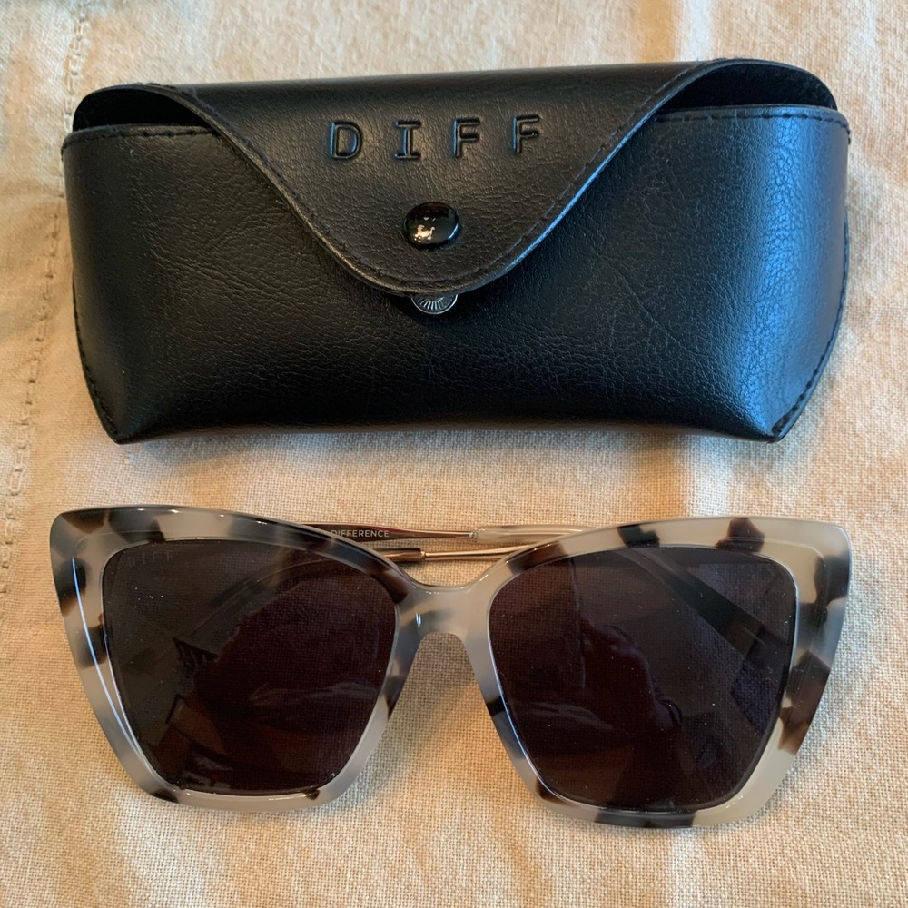 Diff Bella Square Brown and Black Oversized Sunglasses with Geometric Design